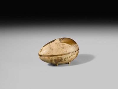 Lot 119 - A VERY RARE ‘EMU EGG’ LACQUER KOGO (INCENSE BOX) AND COVER