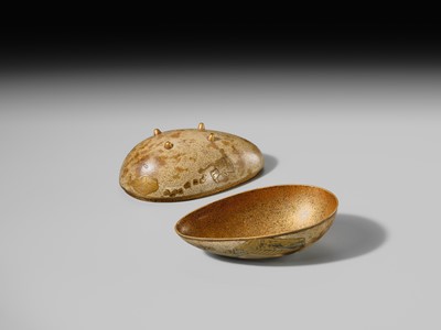 Lot 119 - A VERY RARE ‘EMU EGG’ LACQUER KOGO (INCENSE BOX) AND COVER