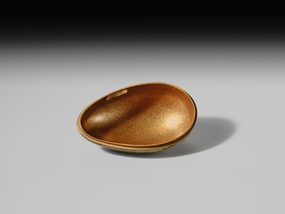 Lot 119 - A VERY RARE ‘EMU EGG’ LACQUER KOGO (INCENSE BOX) AND COVER