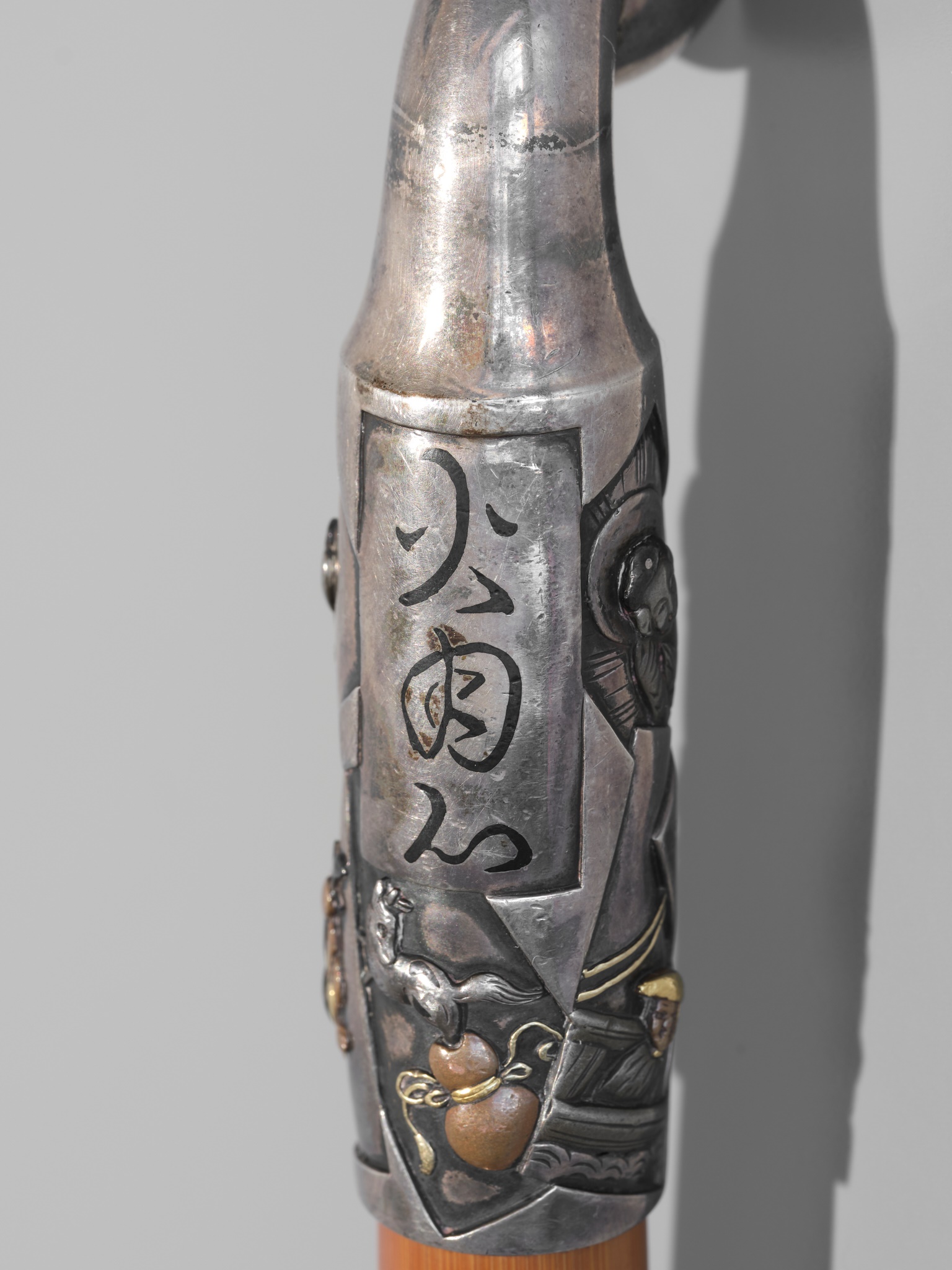 Lot 60 - KAZUYOSHI: A RARE AND LARGE INLAID SILVER AND