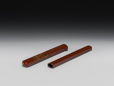A FINE GURI LACQUER WOOD KISERUZUTSU (PIPE CASE) OF DARUMA, DATED 1922
