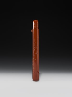 A FINE GURI LACQUER WOOD KISERUZUTSU (PIPE CASE) OF DARUMA, DATED 1922