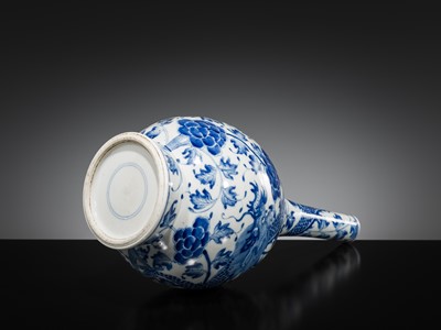 A LARGE BLUE AND WHITE ‘DRAGON’ BOTTLE VASE, 19TH CENTURY