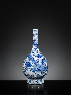 A LARGE BLUE AND WHITE ‘DRAGON’ BOTTLE VASE, 19TH CENTURY