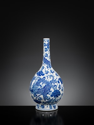 A LARGE BLUE AND WHITE ‘DRAGON’ BOTTLE VASE, 19TH CENTURY