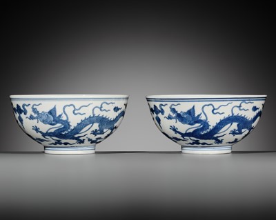 A PAIR OF BLUE AND WHITE ‘DRAGON’ BOWLS, DAOGUANG MARK AND PERIOD