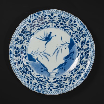 Lot 568 - A BLUE AND WHITE ‘WILD GEESE’ BARBED-RIM DISH, KANGXI PERIOD