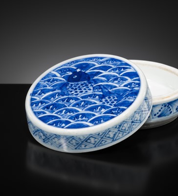 Lot 293 - A BLUE AND WHITE SEAL PASTE BOX AND COVER, QING DYNASTY