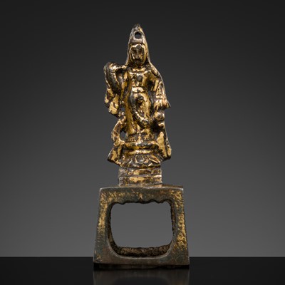 Lot 77 - A SMALL GILT-BRONZE FIGURE OF WILLOW GUANYIN, TANG DYNASTY