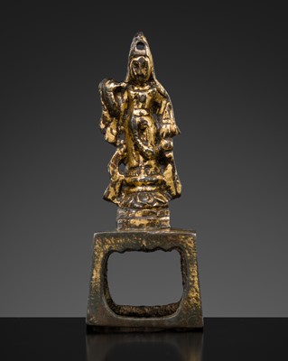 Lot 338 - A SMALL GILT-BRONZE FIGURE OF WILLOW GUANYIN, TANG DYNASTY