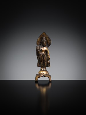 Lot 76 - A SMALL GILT-BRONZE FIGURE OF THE WILLOW GUANYIN, SUI TO TANG DYNASTY