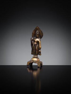 Lot 76 - A SMALL GILT-BRONZE FIGURE OF THE WILLOW GUANYIN, SUI TO TANG DYNASTY
