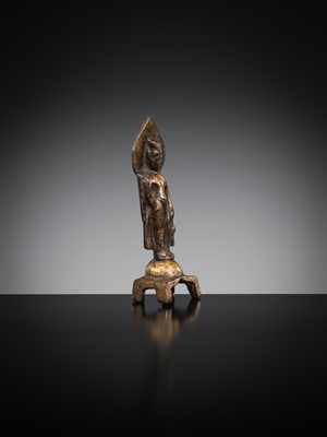 Lot 76 - A SMALL GILT-BRONZE FIGURE OF THE WILLOW GUANYIN, SUI TO TANG DYNASTY