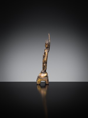 Lot 76 - A SMALL GILT-BRONZE FIGURE OF THE WILLOW GUANYIN, SUI TO TANG DYNASTY