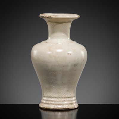 Lot 252 - A SMALL IVORY-WHITE CRACKLE-GLAZED VASE, DINGYAO, 13TH-14TH CENTURY