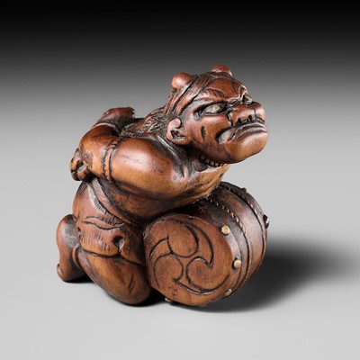 Lot 212 - A RARE WOOD NETSUKE OF A RESTRAINED RAIJIN