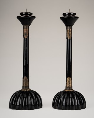 Lot 1958 - AN ELEGANT PAIR OF BLACK LACQUERED CANDLESTICKS