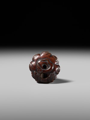 Lot 227 - HOSHUNSAI MASAYUKI: A FINE WOOD NETSUKE OF A RAIJIN ON A CLOUD