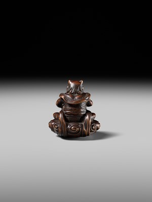 Lot 227 - HOSHUNSAI MASAYUKI: A FINE WOOD NETSUKE OF A RAIJIN ON A CLOUD