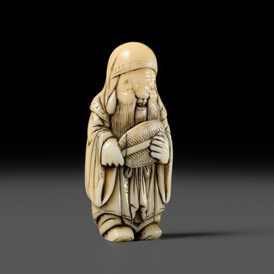 Lot 251 - A FINE MARINE TOOTH NETSUKE OF JUROJIN