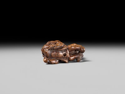 Lot 208 - SHOZAN: AN EARLY EDO SCHOOL WOOD NETSUKE OF A WARRIOR ON HORSEBACK