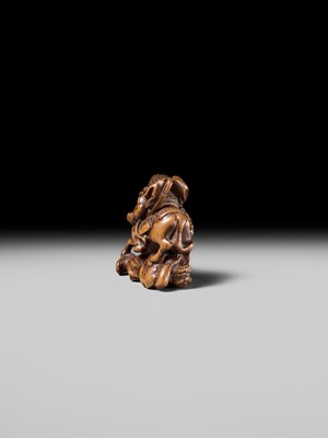 Lot 208 - SHOZAN: AN EARLY EDO SCHOOL WOOD NETSUKE OF A WARRIOR ON HORSEBACK