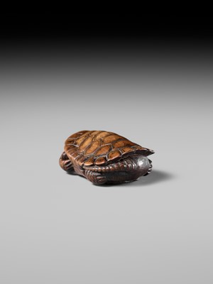 Lot 183 - YOSHITOSHI: A FINE WOOD NETSUKE OF A TORTOISE