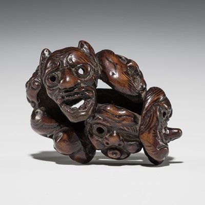 Lot 542 - A FINE WOOD NETSUKE OF CLUSTER OF SEVEN NOH AND KYOGEN MASKS