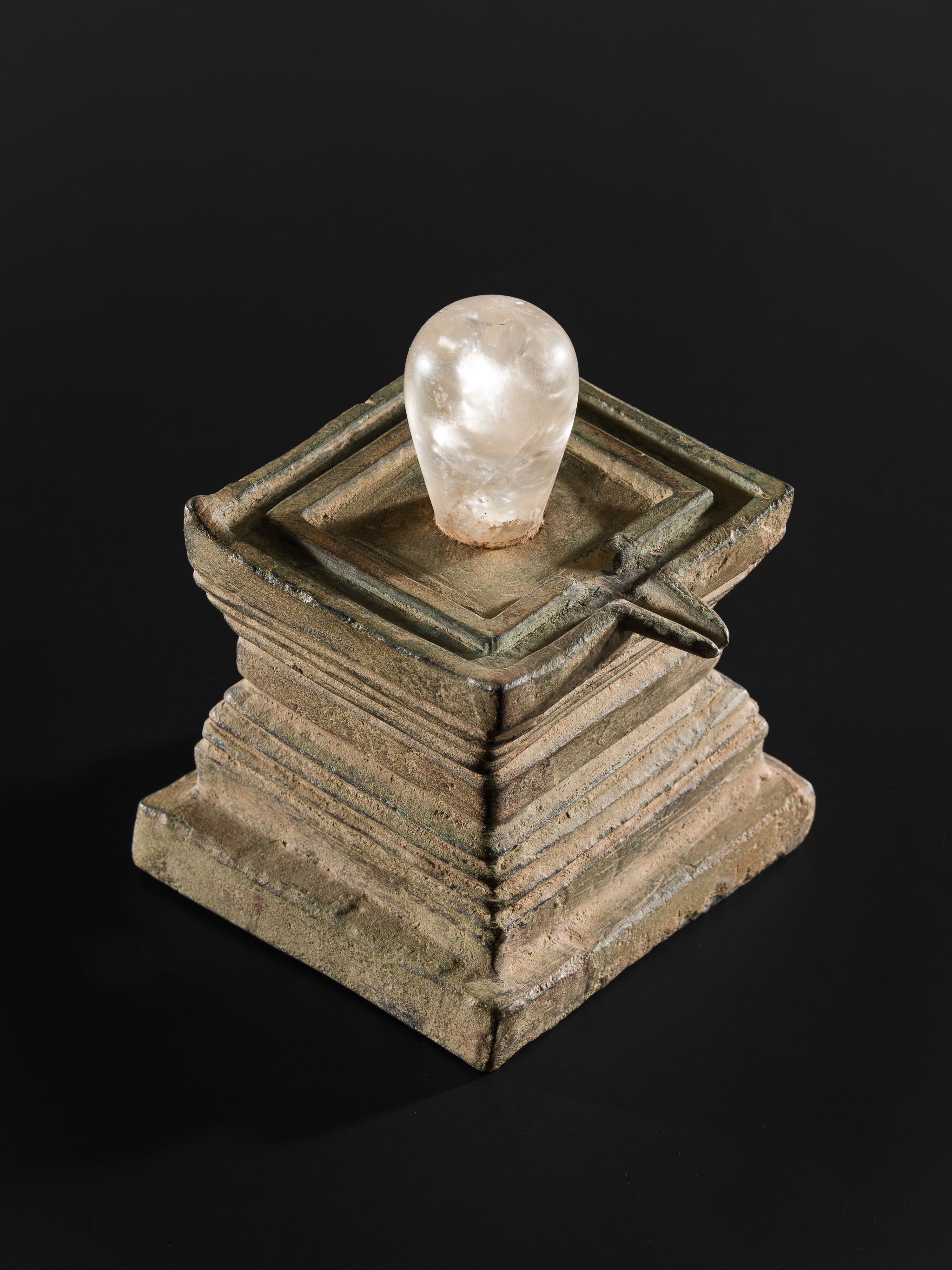 Lot 682 - A ROCK CRYSTAL LINGA AND BRONZE YONI, ANGKOR