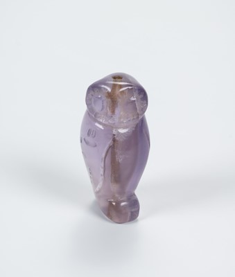 Lot 2177 - AN AMETHYST PENDANT OF AN OWL, c. 2500 YEARS OLD