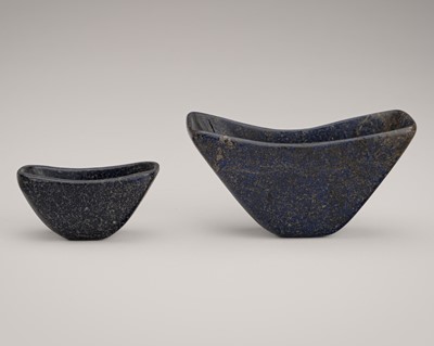 Lot 1005 - A GROUP OF TWO GRECO-BACTRIAN LAPIS LAZULI MEDICINE VESSELS