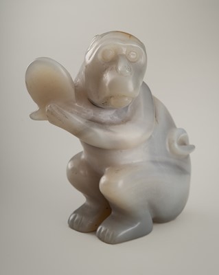 Lot 844 - A LARGE AGATE SCULPTURE OF A WHIMSICAL MONKEY, c. 1920s