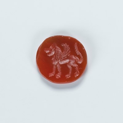 Lot 2164 - A SASANIAN CARNELIAN AGATE INTAGLIO SEAL WITH A WINGED BEAST