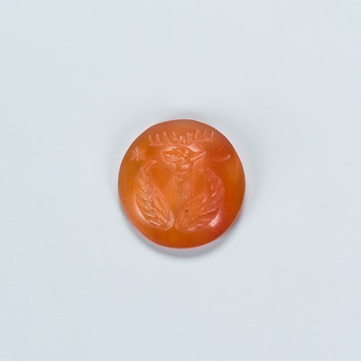 Lot 2170 - A SMALL SASANIAN CARNELIAN AGATE INTAGLIO SEAL WITH AN ANIMAL