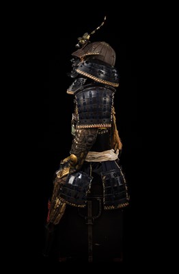 Lot 143 - A SUPERB SUIT OF ARMOR (YOROI) WITH MATCHING DRAGONFLY EMBLEMS AND A SUJIBACHI KABUTO BY MYOCHIN MUNEKATA