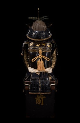 Lot 143 - A SUPERB SUIT OF ARMOR (YOROI) WITH MATCHING DRAGONFLY EMBLEMS AND A SUJIBACHI KABUTO BY MYOCHIN MUNEKATA