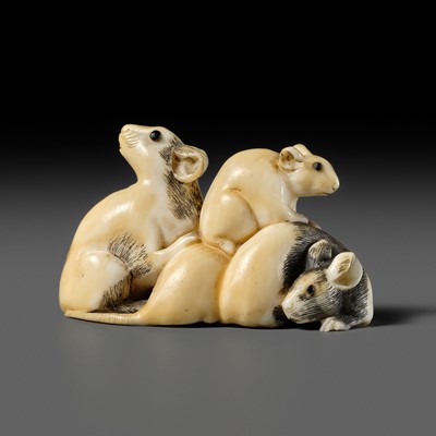 Lot 493 - MITSUCHIKA: AN IVORY NETSUKE OF FOUR RATS