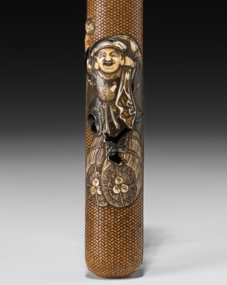 Lot 386 - GYOKUMEI: A FINE WOVEN AND INLAID RATTAN KISERUZUTSU WITH DAIKOKU