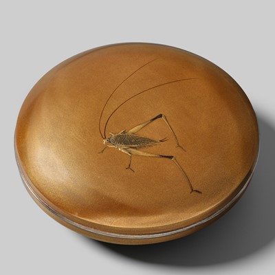 Lot 310 - IKKO: A FINE GOLD LACQUER KOGO (INCENSE BOX) AND COVER WITH A PINE CRICKET