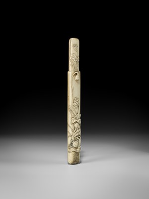 Lot 46 - A FINE ANTLER KISERUZUTSU WITH A CRAB AND LOTUS