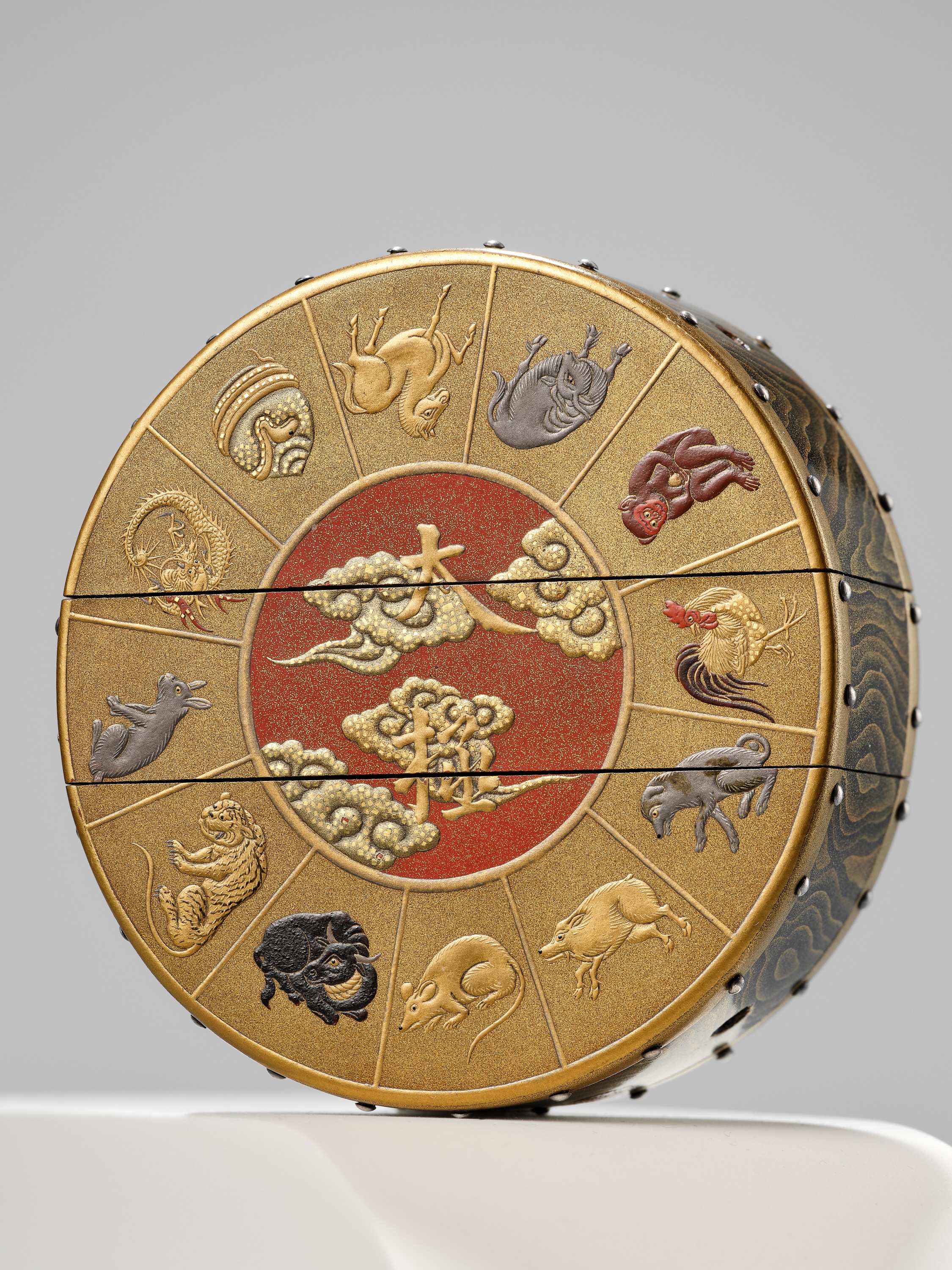 Lot 22 - KAJIKAWA: A RARE AND UNUSUAL TWO-CASE GOLD