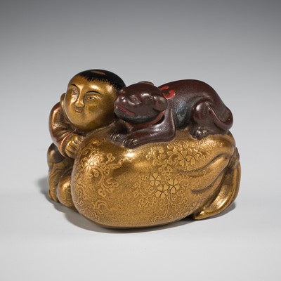 Lot 350 - A FINE GOLD LACQUER NETSUKE OF A BOY AND DOG GUARDING A TREASURE BAG