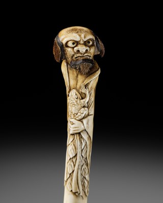 Lot 313 - A FINE ANTLER CANE HANDLE OF GAMA SENNIN AND TOAD