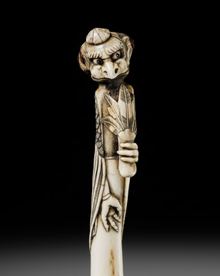 Lot 314 - A FINE ANTLER CANE HANDLE OR SASHI NETSUKE OF A KARASU TENGU