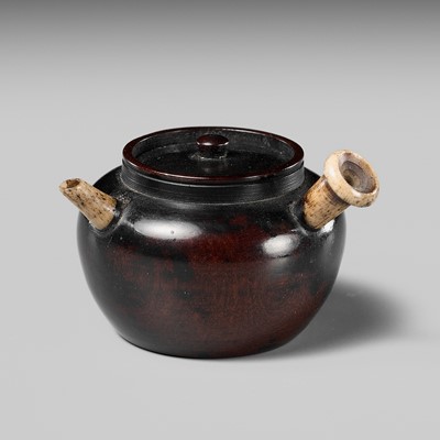 Lot 325 - A RARE LACQUERED WOOD AND ANTLER NETSUKE OF A SIDE-HANDLE TEAPOT (YOKODE NO KYUSU)