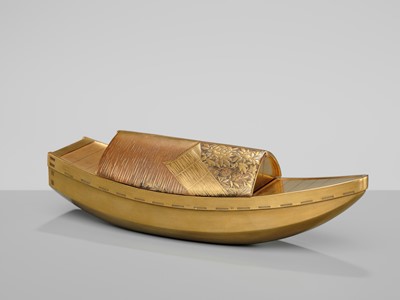 A FINE GOLD LACQUER KOGO (INCENSE BOX) AND COVER IN THE FORM OF A BOAT