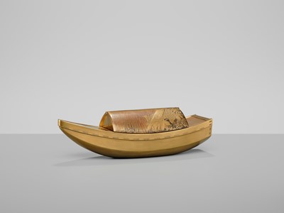 A FINE GOLD LACQUER KOGO (INCENSE BOX) AND COVER IN THE FORM OF A BOAT