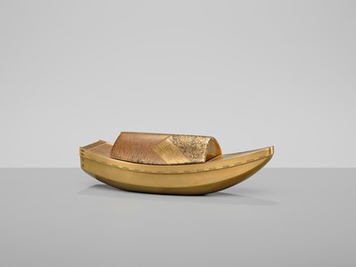 A FINE GOLD LACQUER KOGO (INCENSE BOX) AND COVER IN THE FORM OF A BOAT