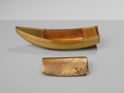 A FINE GOLD LACQUER KOGO (INCENSE BOX) AND COVER IN THE FORM OF A BOAT