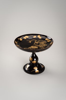 Lot 141 - A FINE LOT WITH SEVEN LACQUER ITEMS